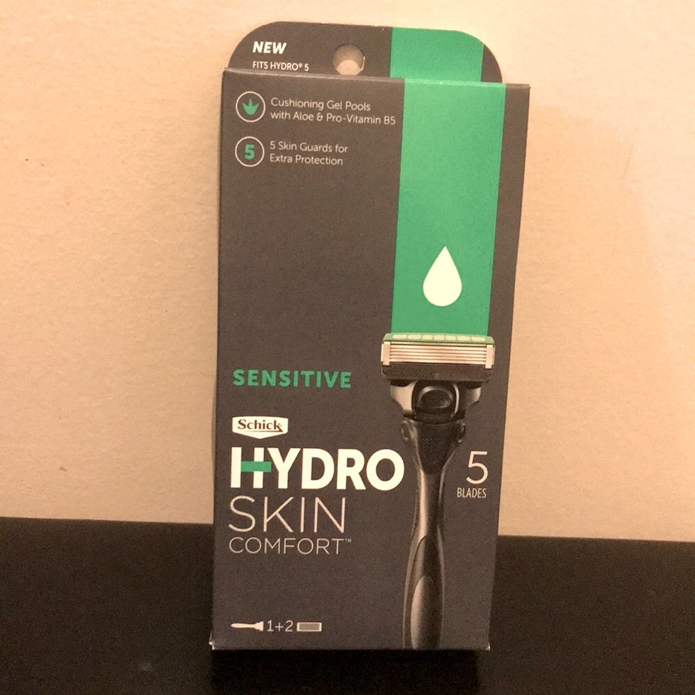 Schick Mens Hydro Skin Comfort Razor - Black and Green